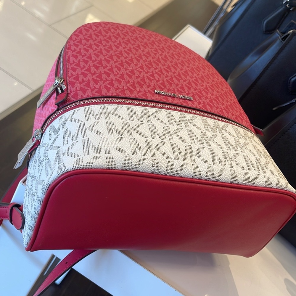 MICHAEL KORS Rhea Medium Zip Color-Block Signature Logo Backpack
DKRSPBRYMLT
NWT - Picture 15 of 16
